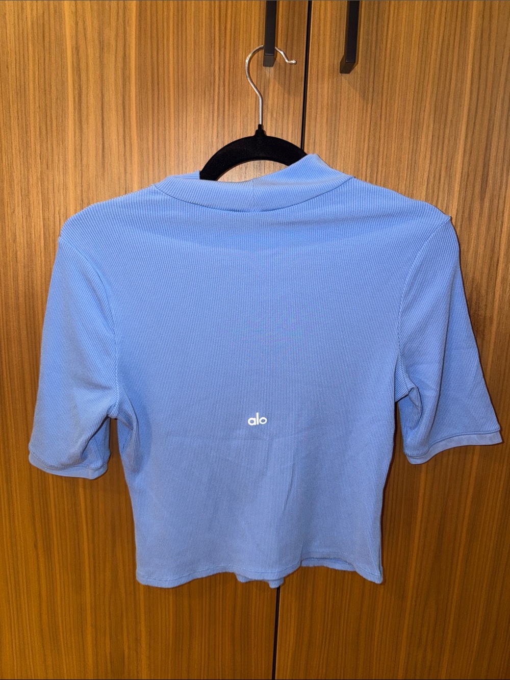 ALO Yoga Ribbed Mesh Secret Short Sleeve - Crystal Clear Blue - Picture 3 of 3